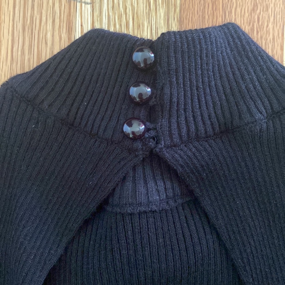 Open back turtle neck - Picture 3 of 3